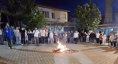 Yunan askerine geçit vermeyen dedelerini andılar