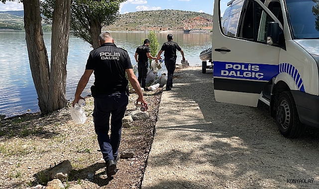 Dalgıç polislerden çevreye örnek davranış