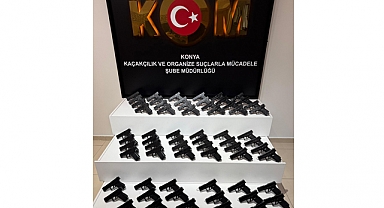 Durdurulan araçtan 65 ruhsatsız tabanca çıktı