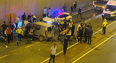 Hafif ticari araçla otomobilin karıştığı kazada: 1'i ağır 7 kişi yaralandı