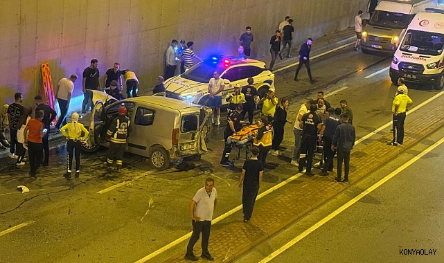 Hafif ticari araçla otomobilin karıştığı kazada: 1'i ağır 7 kişi yaralandı