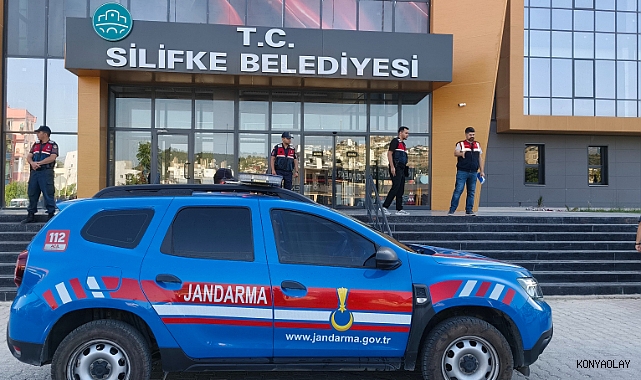 İlçe Belediyesi'ne yapılan operasyonda başkan gözaltına alındı