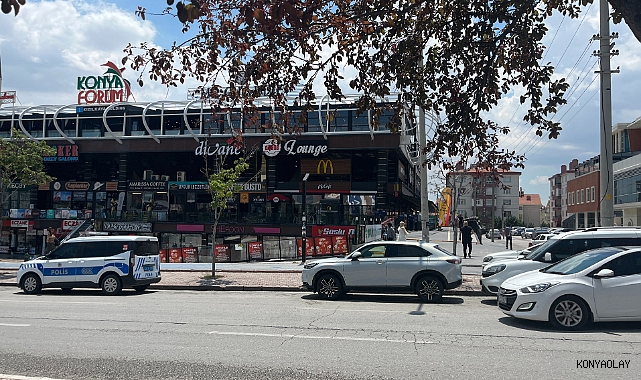 Kafe kurşunlayan şüpheli aracını bırakarak kaçtı