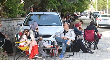 Kamp sandalyeleri sınav maratonunu beklemek için açıldı 