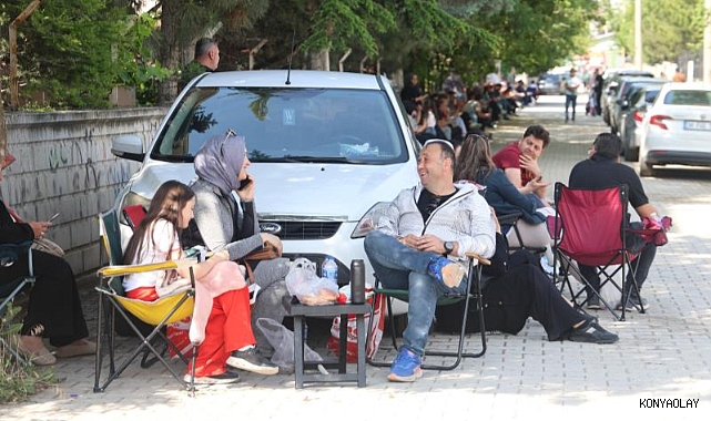 Kamp sandalyeleri sınav maratonunu beklemek için açıldı 