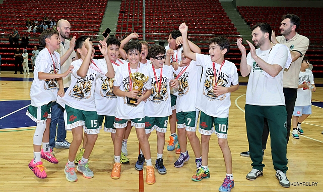 Karatay Belediyespor basketbol takımı şampiyon oldu