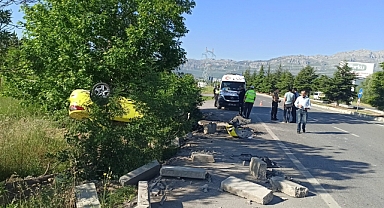 Konya'da takla atan otomobil sürücü ölümden böyle döndü