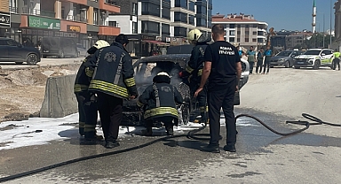 Seyir halindeki otomobil yandı