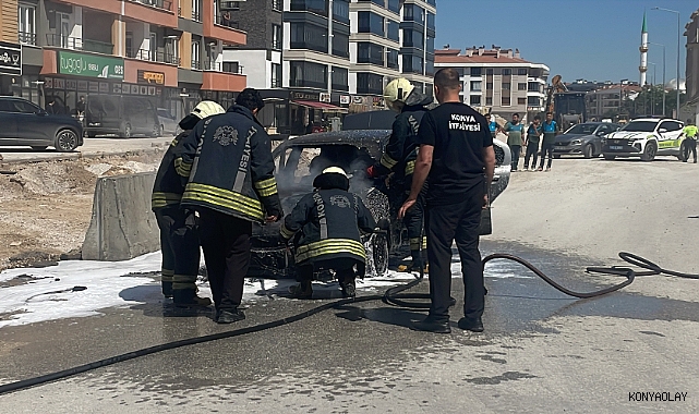 Seyir halindeki otomobil yandı