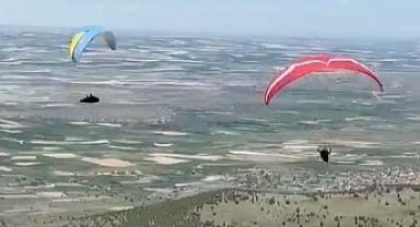 Yamaç paraşütüyle Karapınar'dan Bor'a yolculuk