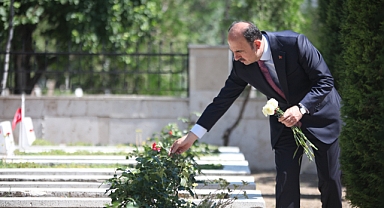 15 Temmuz etkinliklerinde Şehitlik ziyaret edildi
