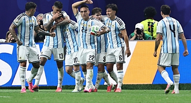 Arjantin, 2-0 geriden gelerek çeyrek finale yükseldi