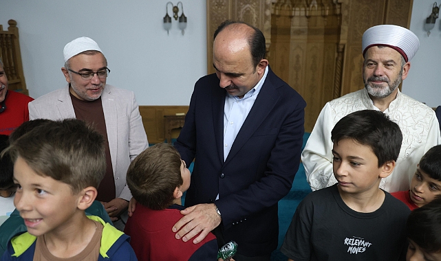 Başkan Altay çocukların sabah namazı coşkusuna eşlik etti