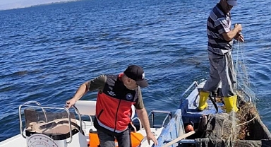  Beyşehir'de hem gölden hem karadan denetimler 
