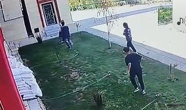 Caminin sulama fıskiyelerine zarar verdiler! O anlar kameraya yansıdı