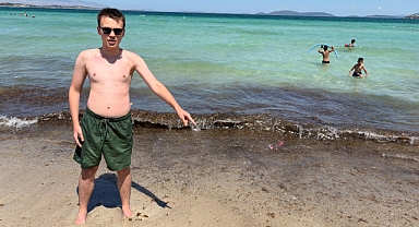 Çeşme sahillerindeki kirlilik tatilcilerin tepkisine neden oldu