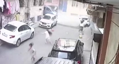 Fırtınada çatı sokağa uçtu! Çocuklar ölümden döndü
