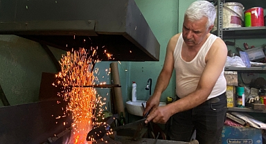 Kavuran sıcaklar ve 60 derecelik sıcaklık ekmek kavgasına engel olamadı