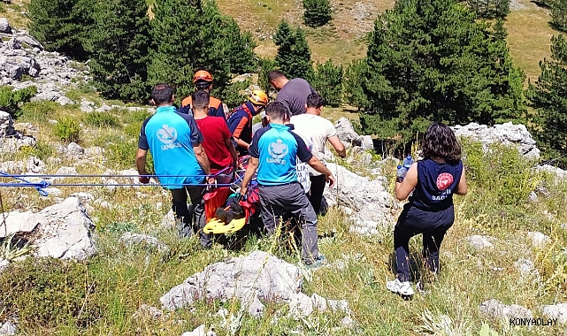 Kayalıklardan düşen şahıs ambulans helikopterle hastaneye sevk edildi