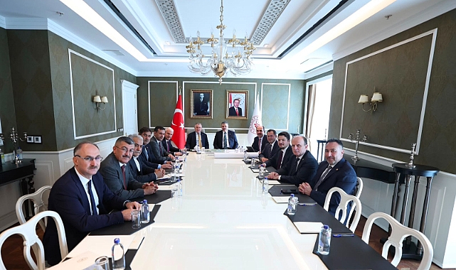Konya Heyeti Bakan Bak ile Yatırımları İstişare Etti