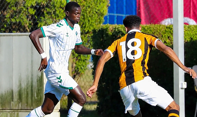 Konyaspor, İngiliz ekibine farklı yenildi