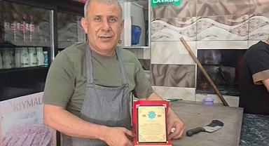 Lokanta sahibinin soğukkanlı müdahalesi boğulmayı önledi