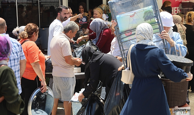 Mağaza açılışında ucuzluk izdihamı