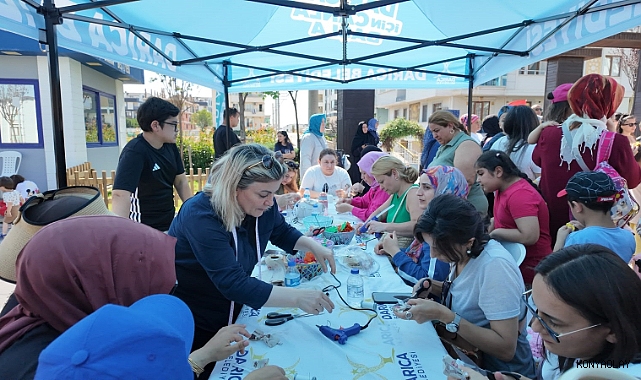 Mahalle şenlendiren otobüs