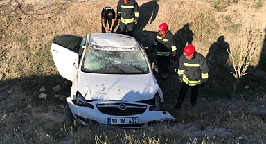 Otomobil şarampole yuvarlandı: 1'i bebek 3 yaralı
