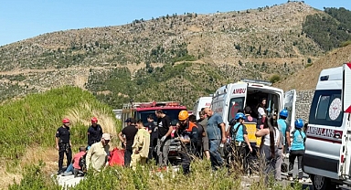 Otomobil uçuruma yuvarlandı: 5 ölü, 2 yaralı