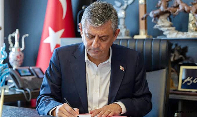 Özgür Özel, oy birliği ile YENİ Parti Genel Başkanı olarak seçildi.