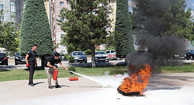 Selçuklu Belediyesi personeline uygulamalı yangın eğitimi 