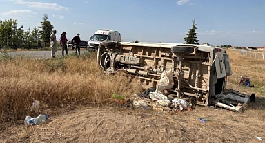Tarım işçilerini taşıyan minibüs devrildi: 17 yaralı