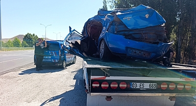 Trafik kazasında anne ve baba öldü, 8 aylık bebek ağır yaralandı