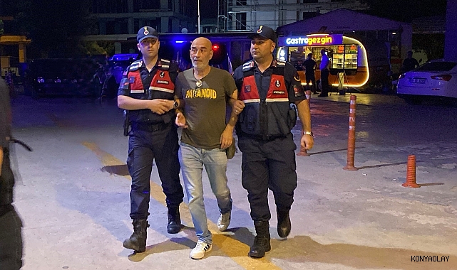 Ünlü yönetmen evini kenevir tarlasına çevirmiş