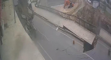 Yolun çökme anı güvenlik kamerasında