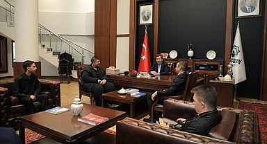 Karatay Özel Eğitim Meslek Okulu Öğrencilerinden Anlamlı Ziyaret: Başkan Hasan Kılca'ya Çok Özel Hediye