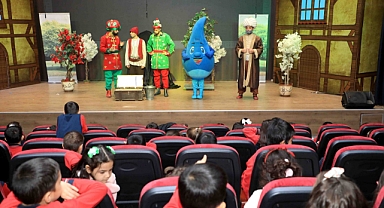 Karatay Belediyesi'nden öğrencilere tiyatro etkinliği