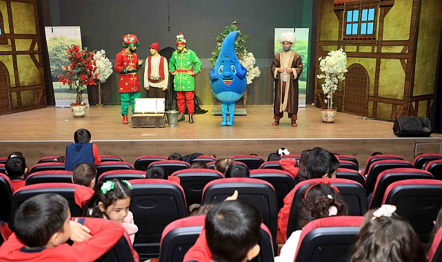 Karatay Belediyesi'nden öğrencilere tiyatro etkinliği